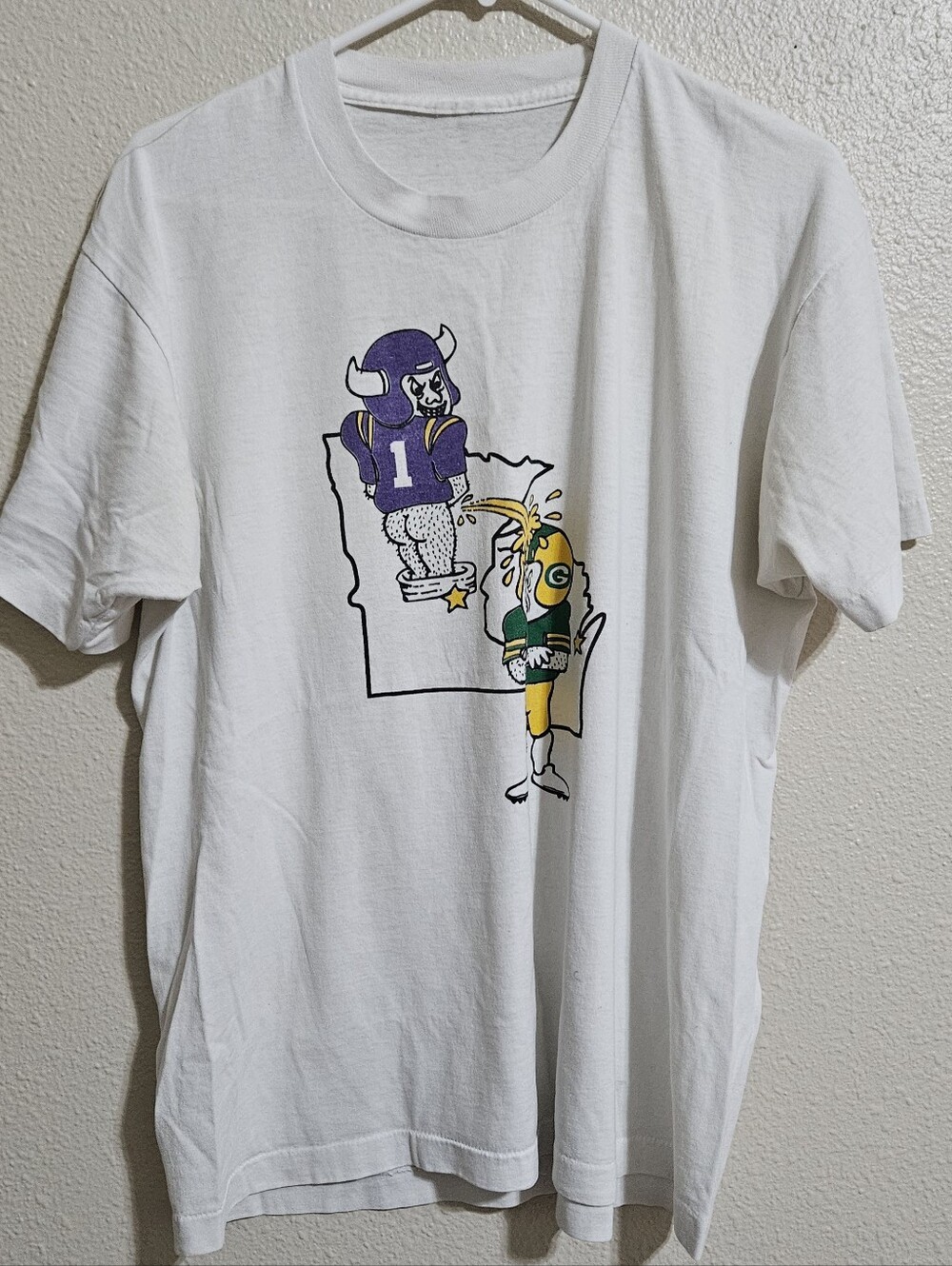 Vintage Vikings Vs Packer Graphic Te3